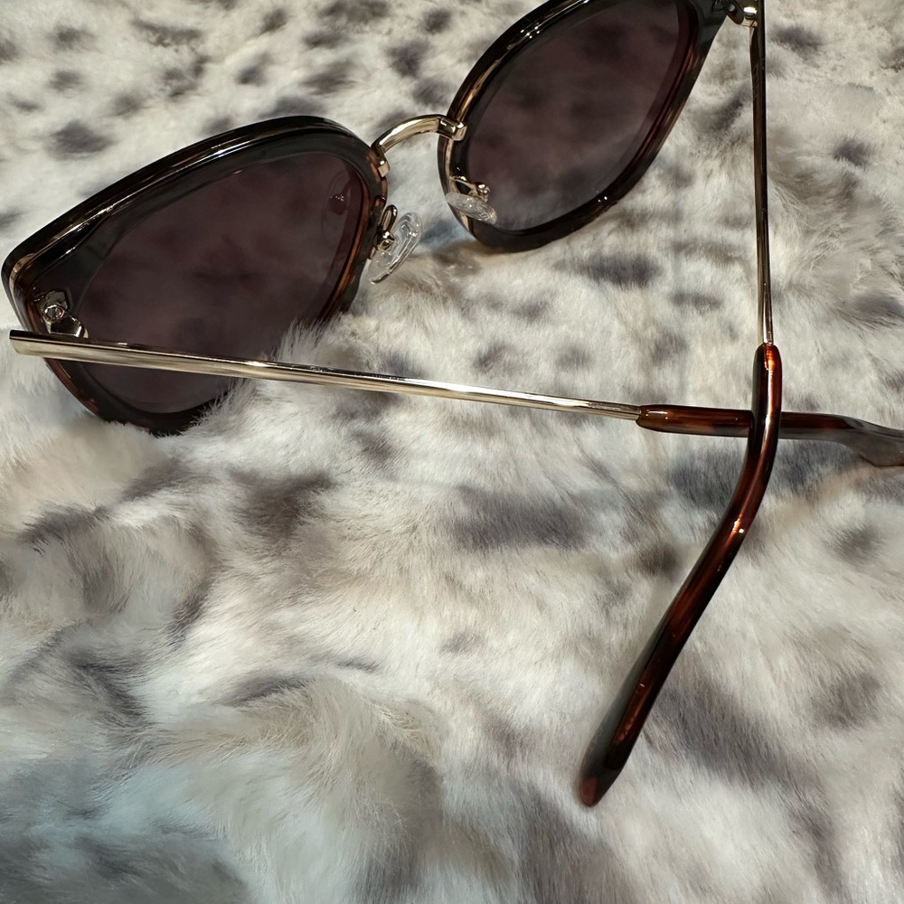 Quay Oversized Tortoise Cat-eye Sunglasses Flat Out - Picture 2 of 3